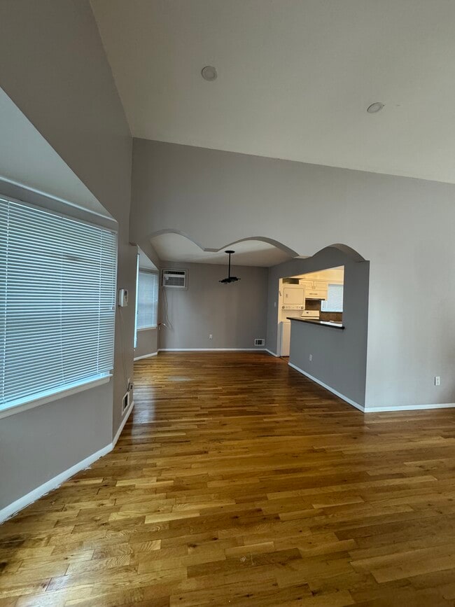 Building Photo - 1206 Rockland Ave