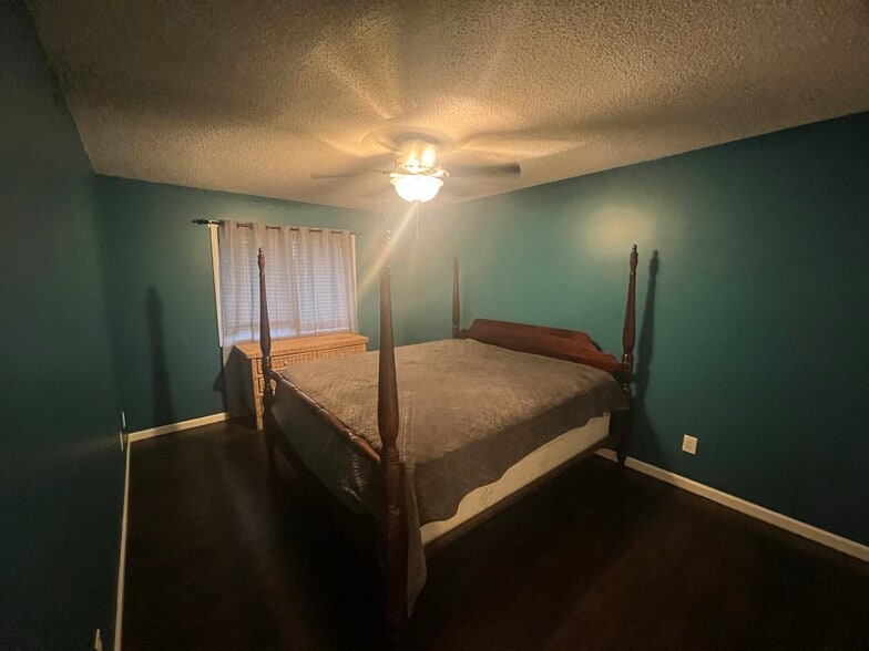 Master Bedroom - 605 Redstone Dr