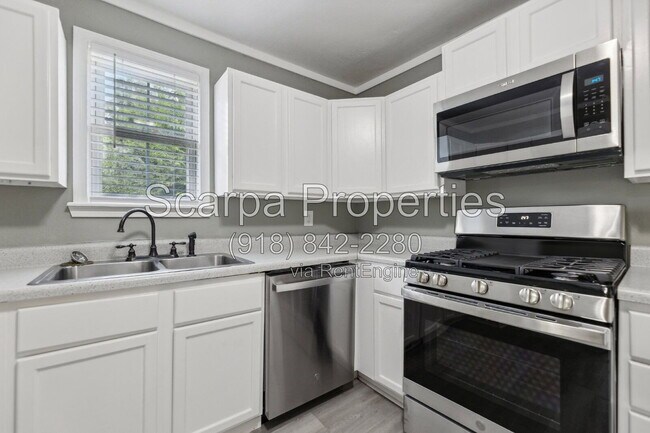 Building Photo - 734 N Walnut Creek Dr