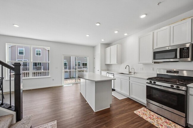 Building Photo - 1109 Atterberg Rd