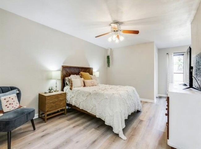 Building Photo - 2600 Peppertree Pl
