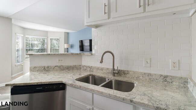 Building Photo - 3419 Fountains Dr
