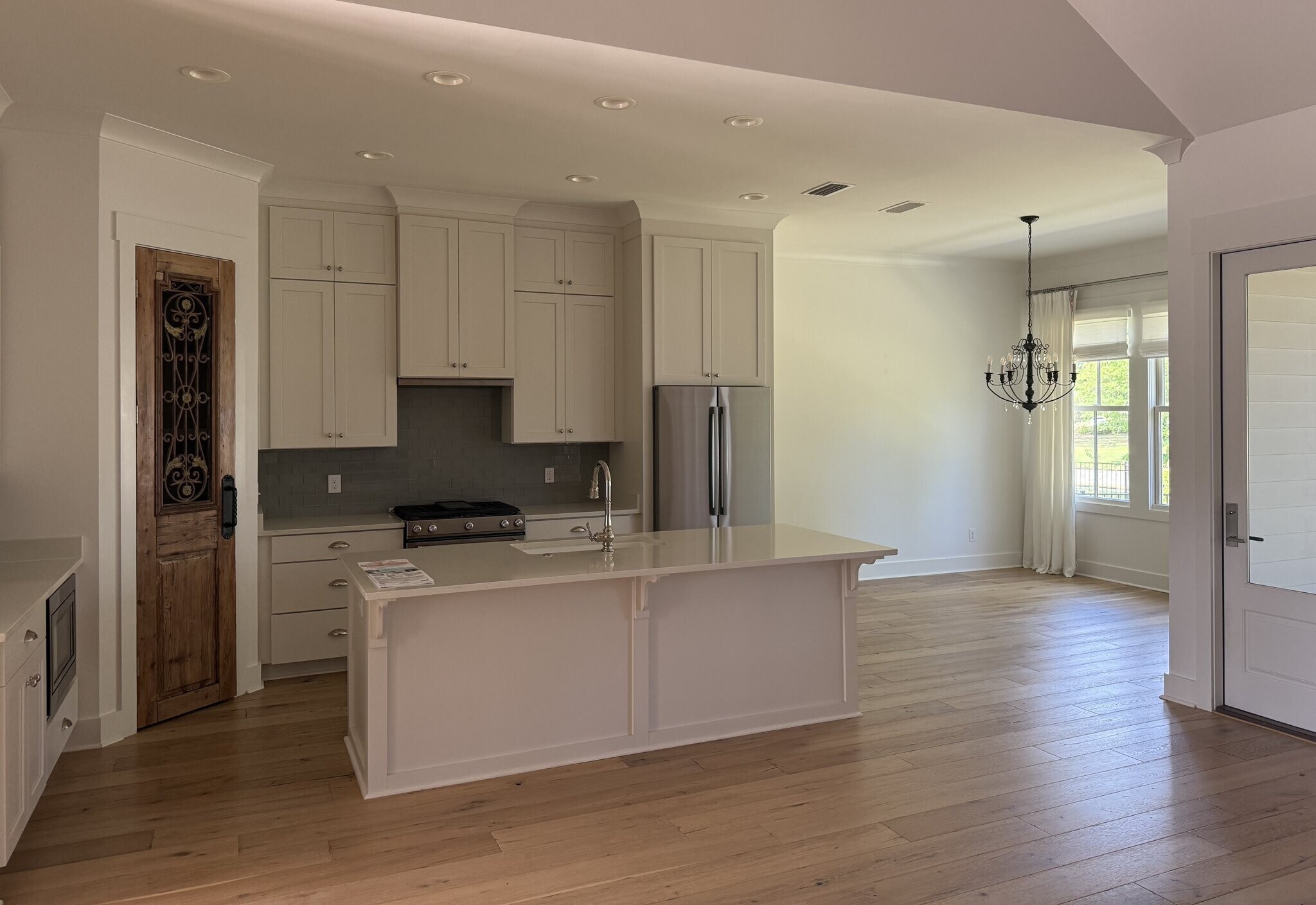 Building Photo - 427 Colony Dr