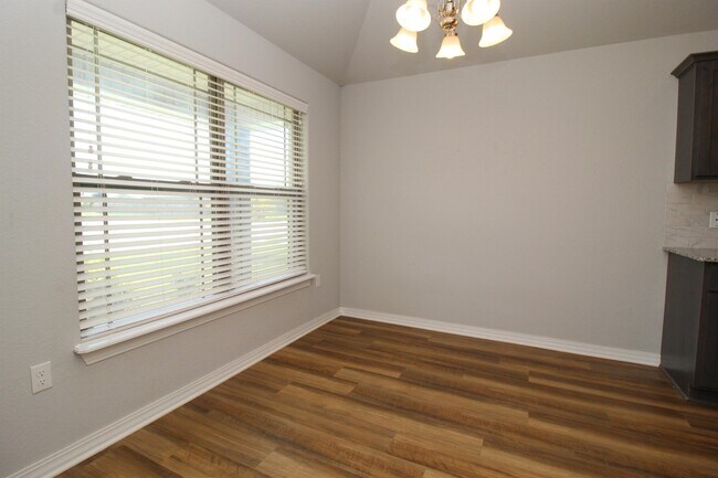 Building Photo - 4418 W Divide Dr