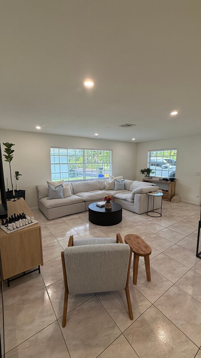 Building Photo - 3001 Albatross Rd