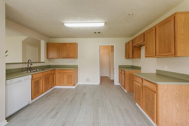 Building Photo - 8139 Sanders Glen Ln