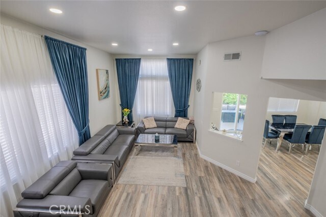 Building Photo - 2052 Chenault Pl