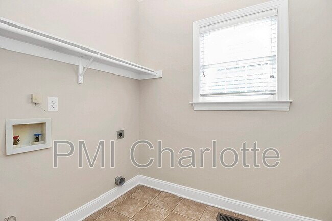 Building Photo - 14308 Harvington Dr