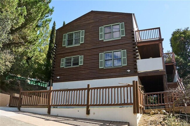 Building Photo - 373 Loftyhill Dr