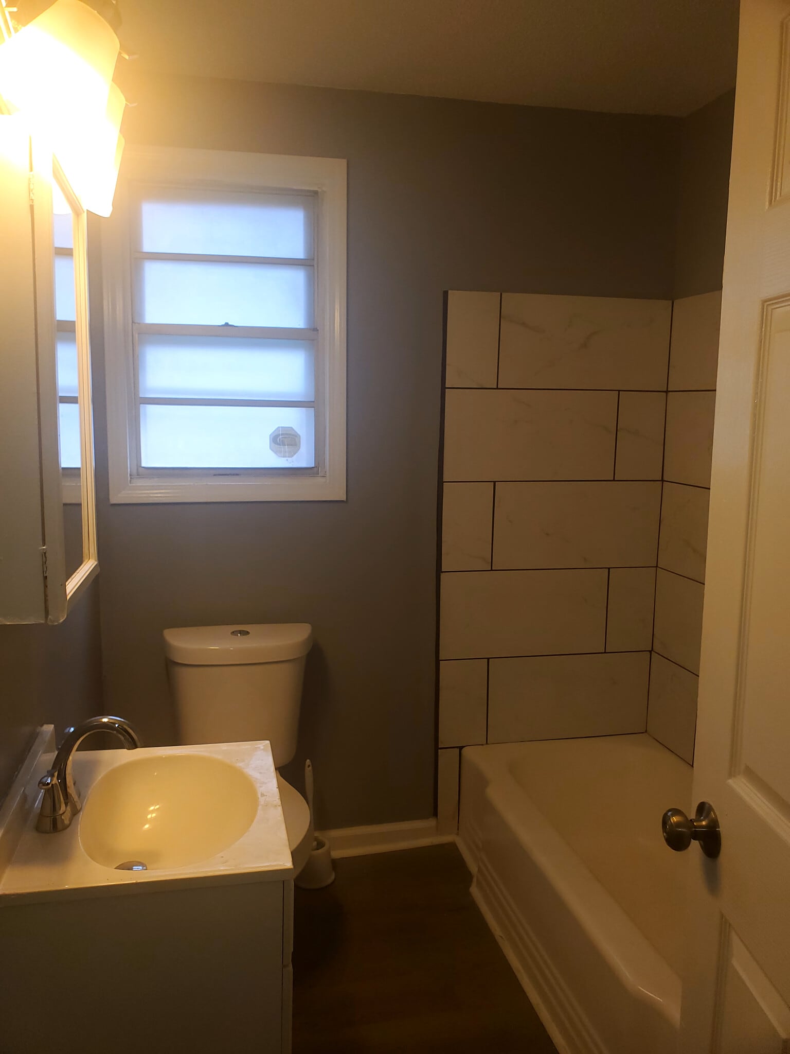 Building Photo - 516 S Hennessey St