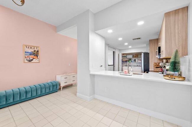 Building Photo - 7460 La Paz Blvd