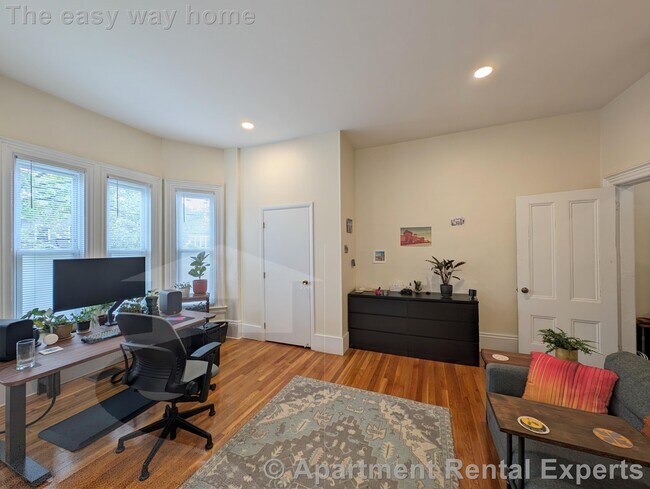 Building Photo - 19 Cameron Ave