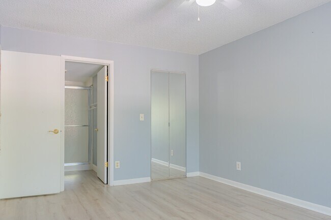 Building Photo - 8215 Sun Spring Cir