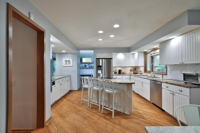 Building Photo - 668 Eagle Ridge