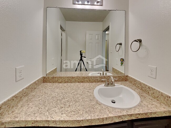Building Photo - 12035 Jillian Crossing Dr