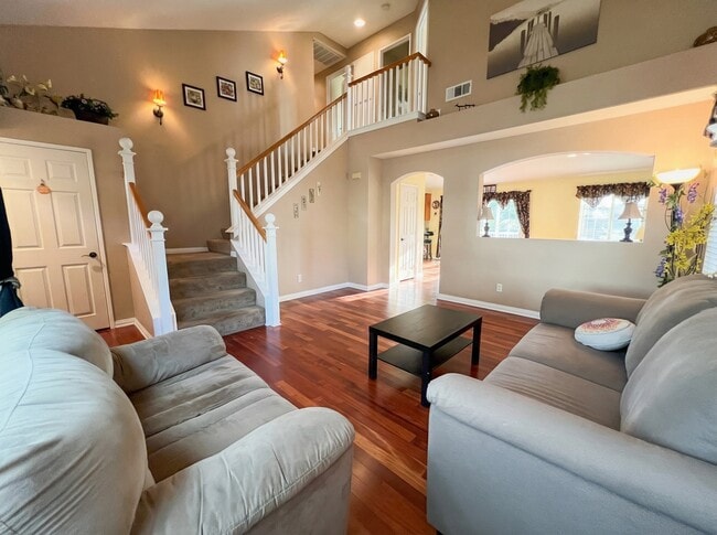 Building Photo - 1829 Mirador Dr