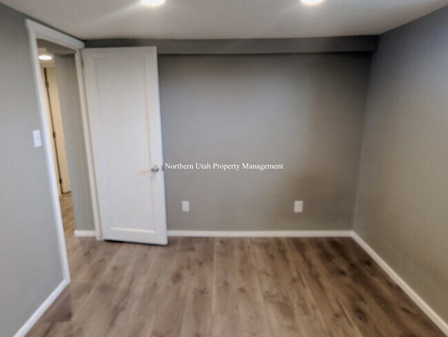 Building Photo - 4 bed 2 bath home