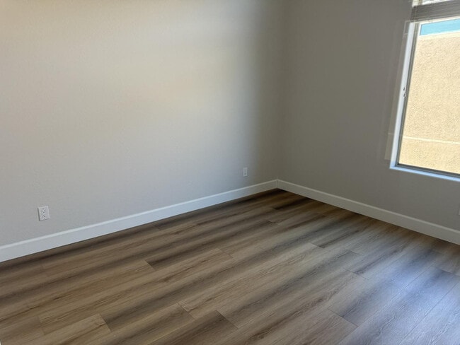 Building Photo - 42107 N Mountain Cove Dr