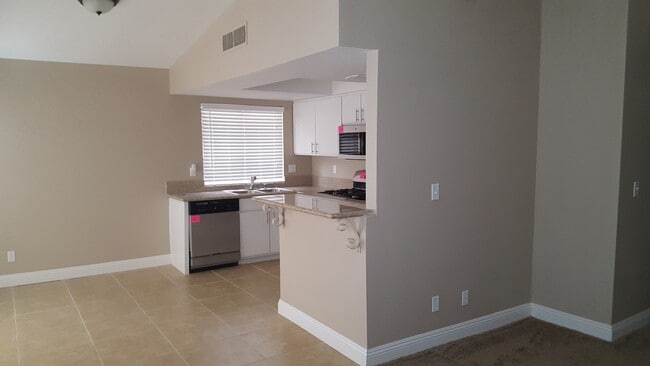 Building Photo - Beautiful 2 bedrooms home