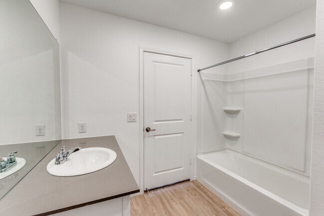 Building Photo - 4-BEDROOM HOME IN MISSION DEL LAGO