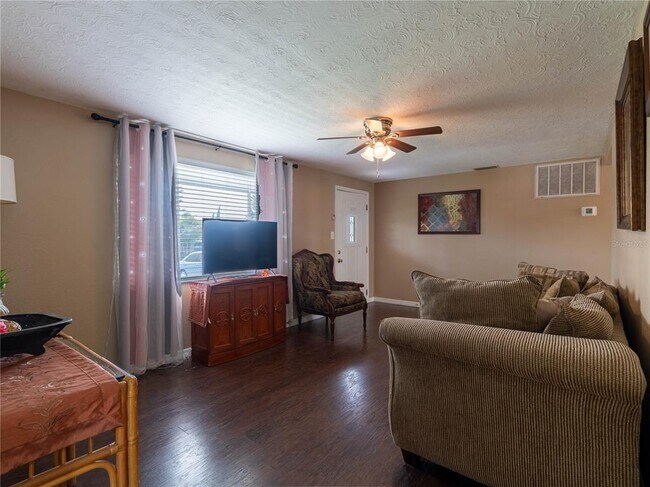 Building Photo - 2048 Melody Dr