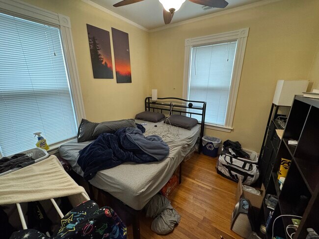 Building Photo - 176 Elm St