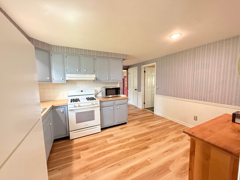 Building Photo - 251 Old Lyme Dr