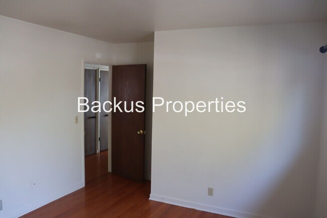 Building Photo - Wonderful three bedroom home in Monterey Park area of South Salinas