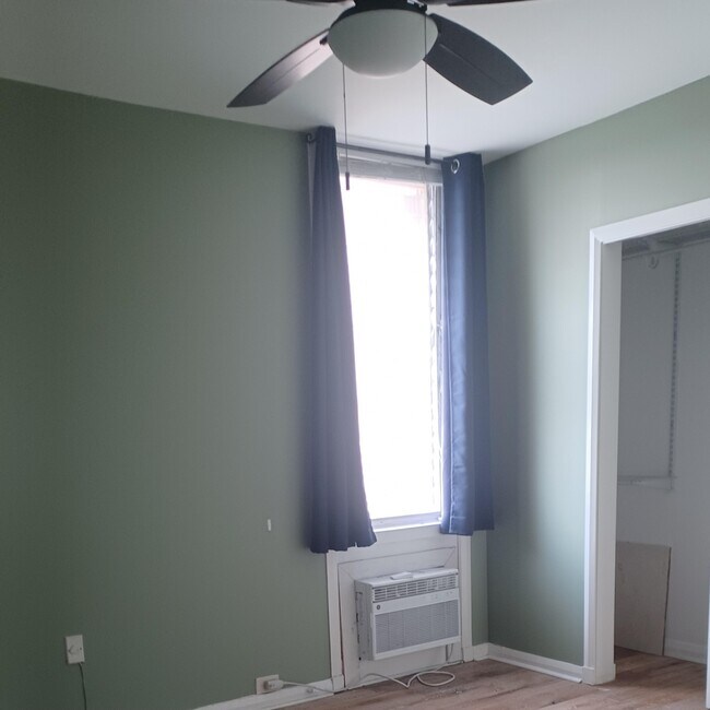 Building Photo - 15 S Golfview Rd