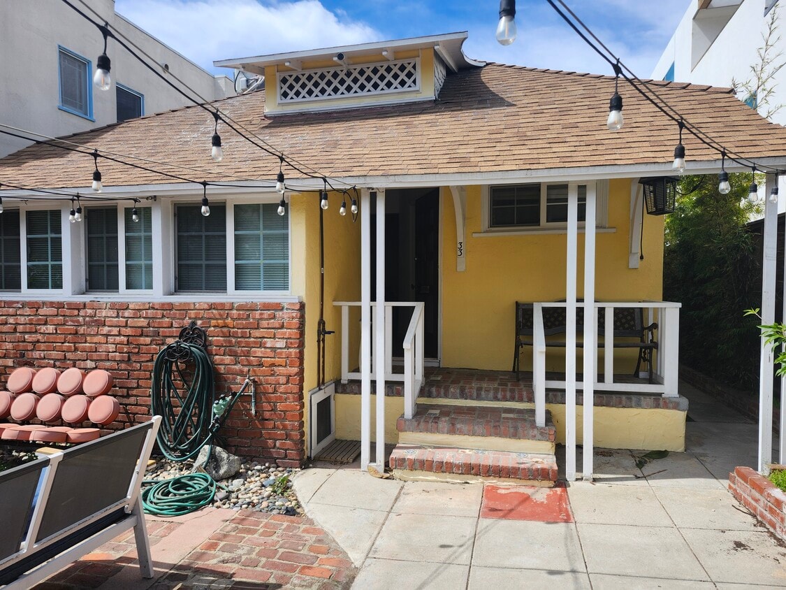 Primary Photo - 33 Wavecrest Ave