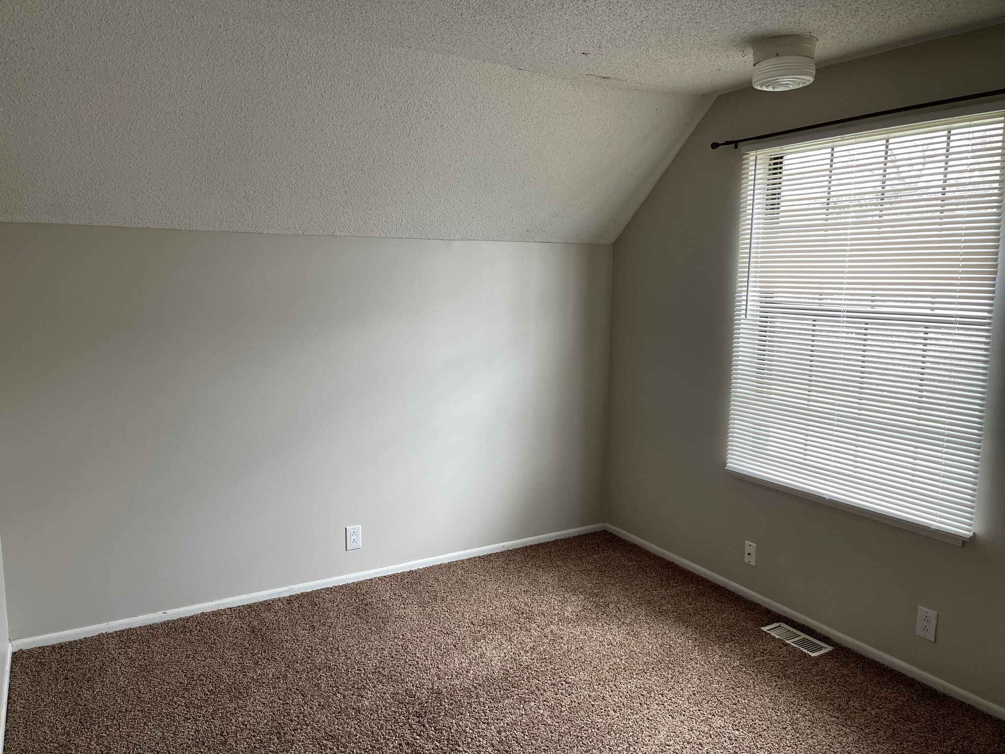 Bedroom - 207 Wisconsin St