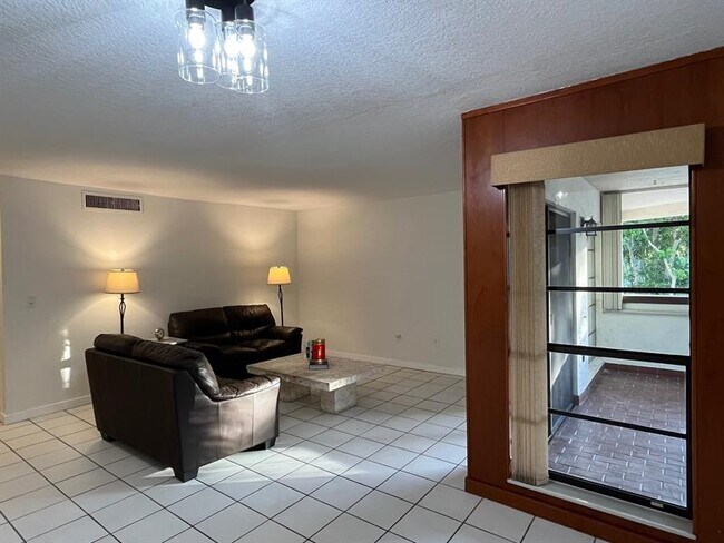 Building Photo - 9030 SW 125th Ave