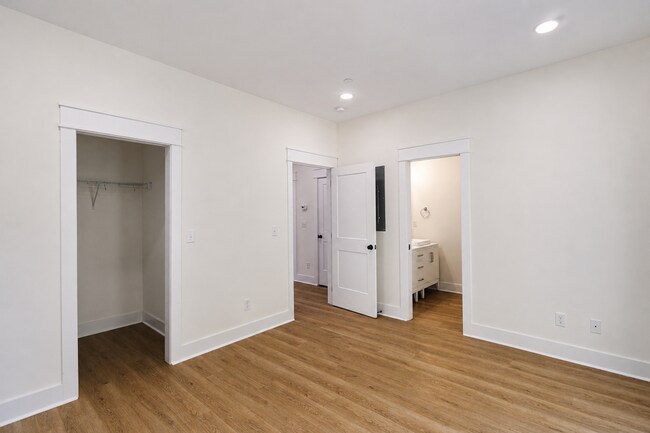 Building Photo - 1380 Belfair St