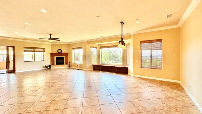 Building Photo - Amazing Location & Beautiful Country Livin...