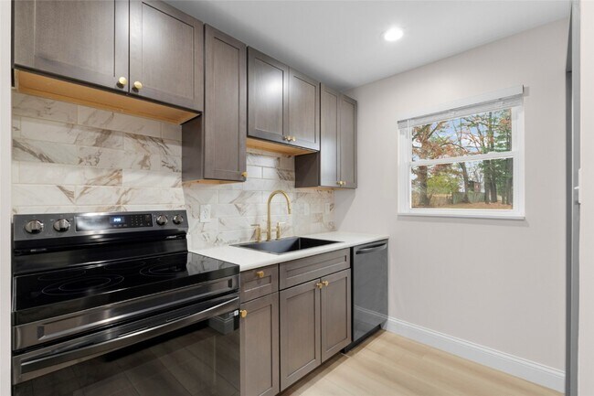 Building Photo - 84 Strecker Rd