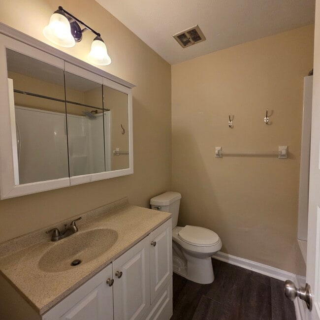Building Photo - 2802 Reeves Ln