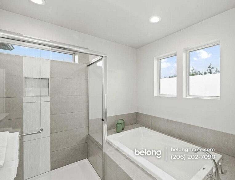 Building Photo - 33352 Holly Ave SE