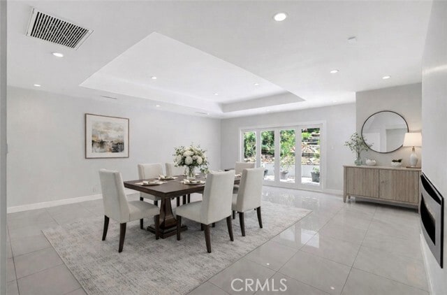 Building Photo - 4450 Hayvenhurst Ave