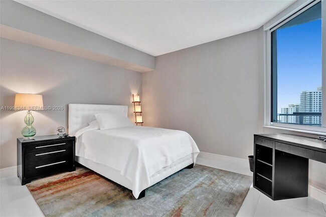 Building Photo - 325 S Biscayne Blvd