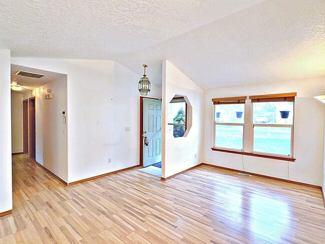 Building Photo - 9834 SE Clinton St