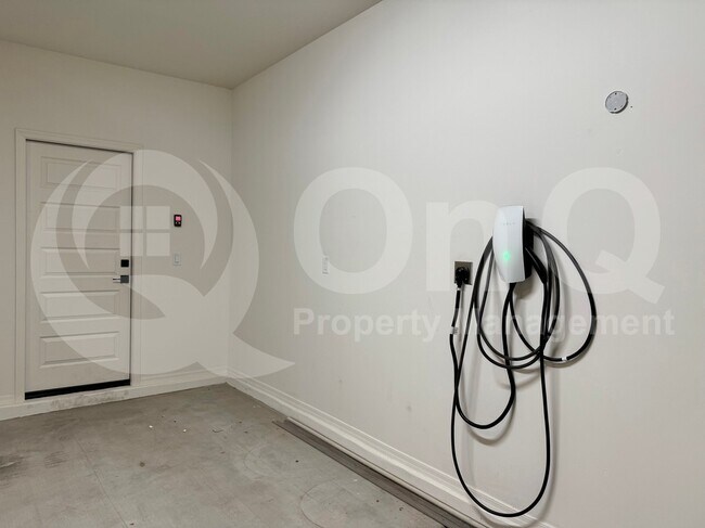 Building Photo - 9320 S 30th Ln
