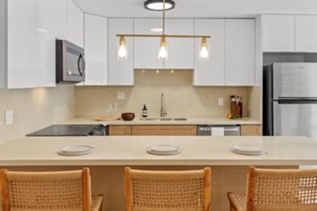 Building Photo - Windward Estates #M102