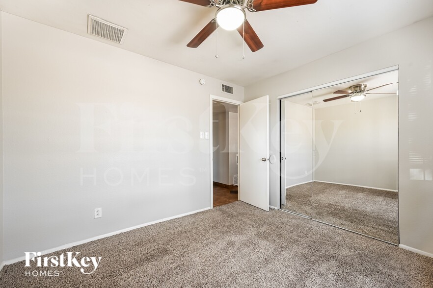 Building Photo - 15250 N 32nd Dr