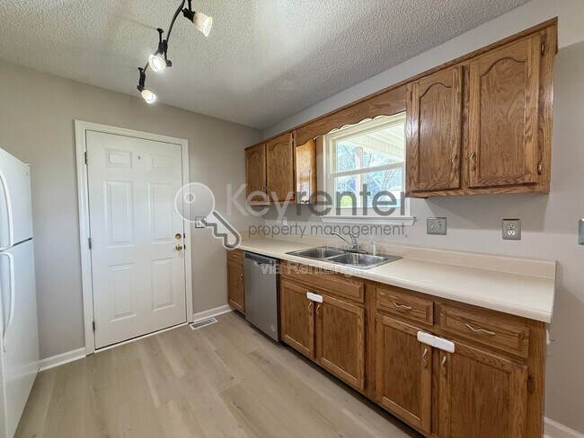 Building Photo - 103 Cedar Tree Ln