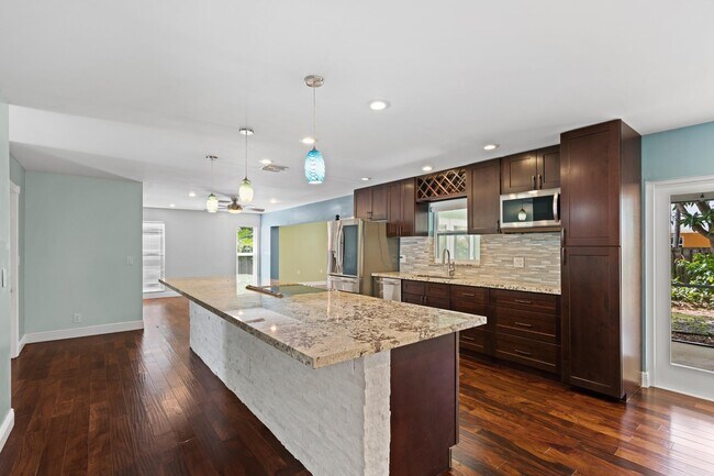 Building Photo - 2996 Cardinal Dr