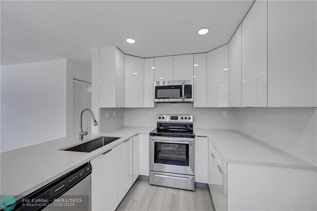 Building Photo - 5521 SW 39th St