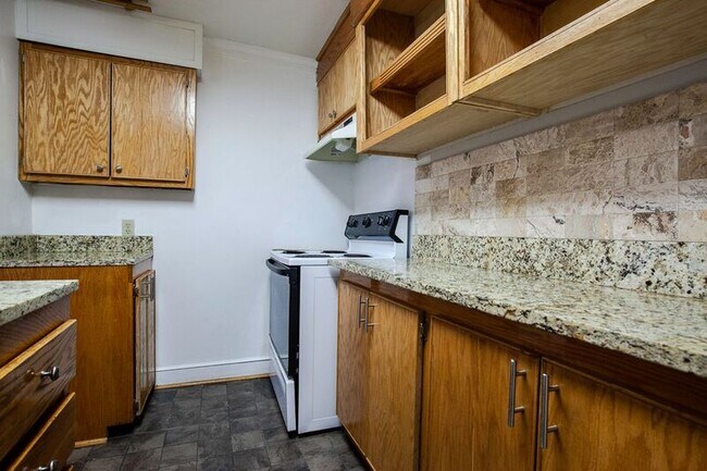 Building Photo - 1405 Charles St