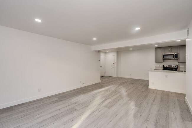 Building Photo - 5460 White Oak Ave