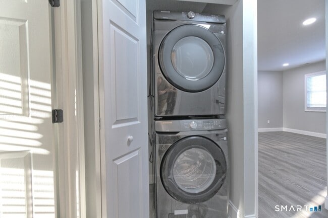 Building Photo - 169 Clark St