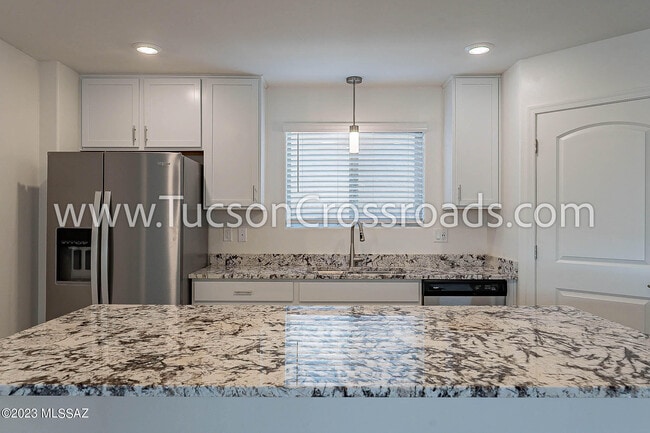 Building Photo - 10611 W Halsey Dr